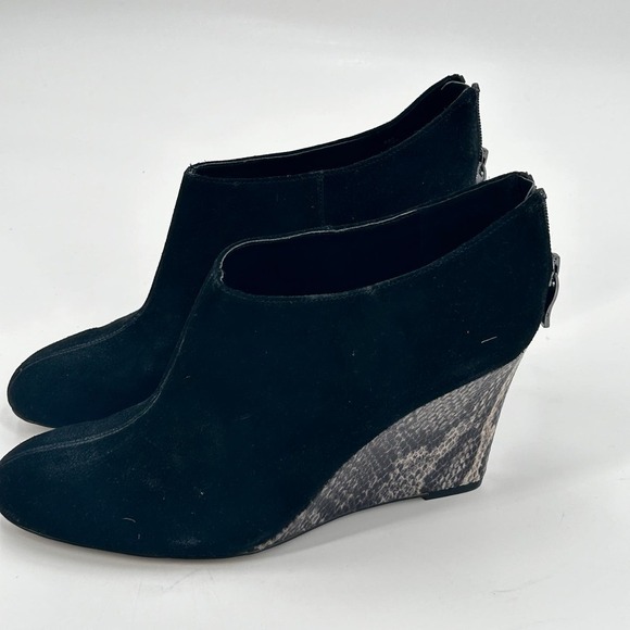 Ann Taylor LOFT Suede Wedge Heel Boots 8 Black Gray Snake Ankle Booties - Picture 2 of 7